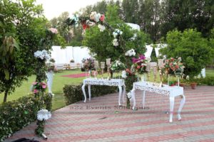 wedding entrance, fresh flowers decor, console table decor, open air decor