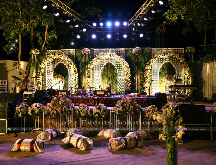 grand stage, floral decor