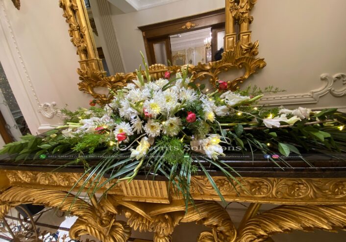 console table decor, fresh flowers decorations