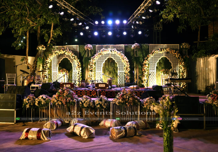 grand stage, floral decor