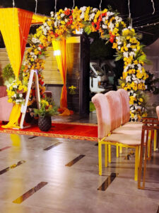 entrance decor, head table decor, fine dining, floral arch