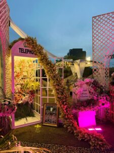 photo corner, western theme, wedding planners, floral decor