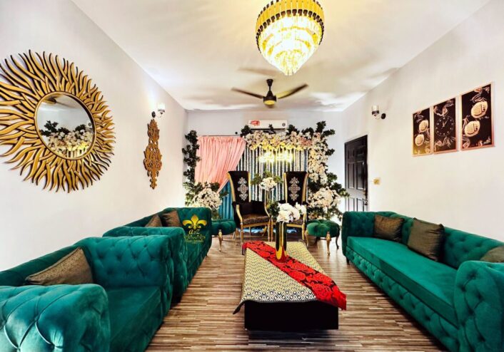 intimate wedding, engagement, minimal decor, wedding management